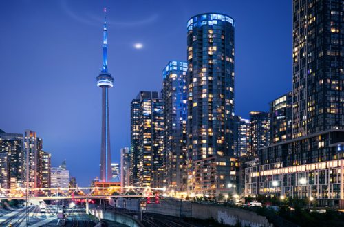 Toronto-skyline-at-dusk